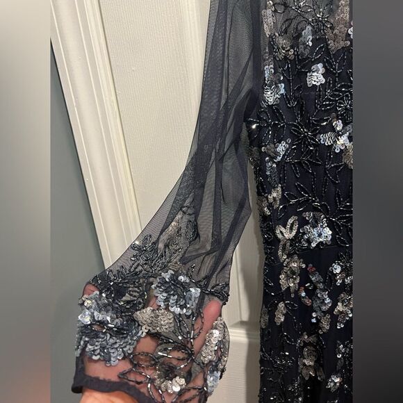 ADRIANNA PAPELL LONG SLEEVE NAVY BLUE BEADED MESH GOWN IN SIZE 8 - Picture 6 of 11